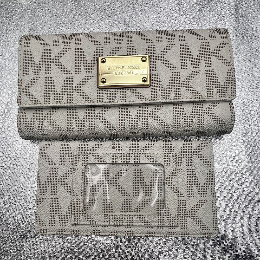 Michael Kors Vanilla Signature Jet Set Leather Wallet Checkbook - Gently Used